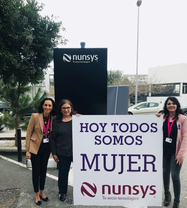 Nunsys tiñe su Data Center de morado con un espectáculo pirotécnico en el Día Internacional de la Mujer
